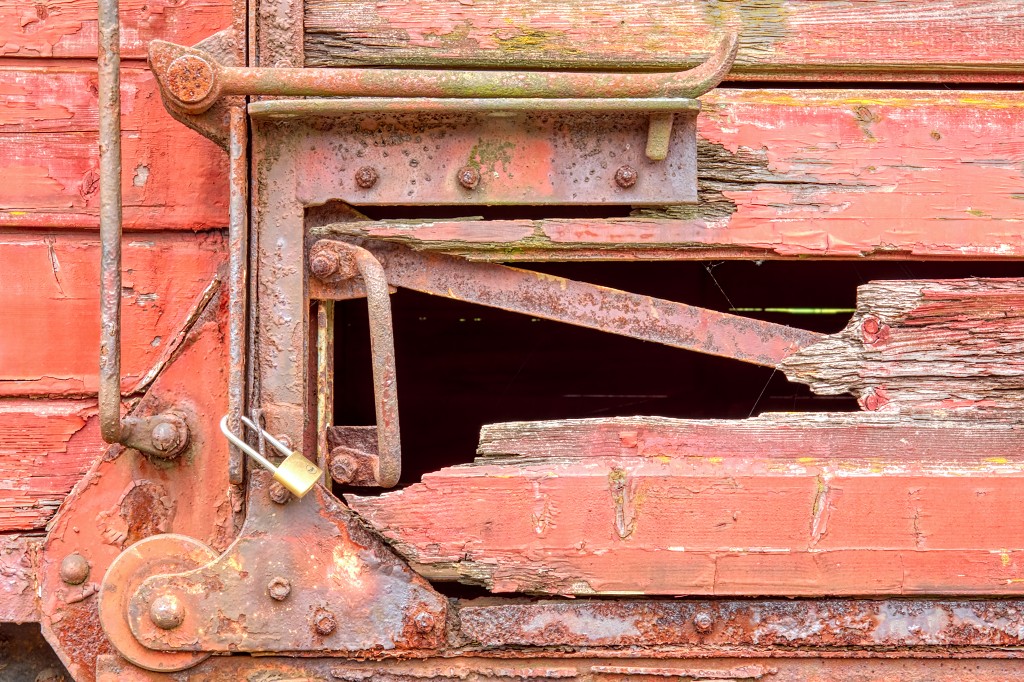 HDR urbex trein train chemin de fer Junkyard urban graffiti oldtimer junk decay vervallen abandoned abondonne vandalisme